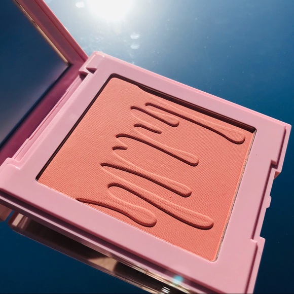 BADDIE ON THE BLOCK Kylie Blush Pressed Powder - Picture 8 of 11